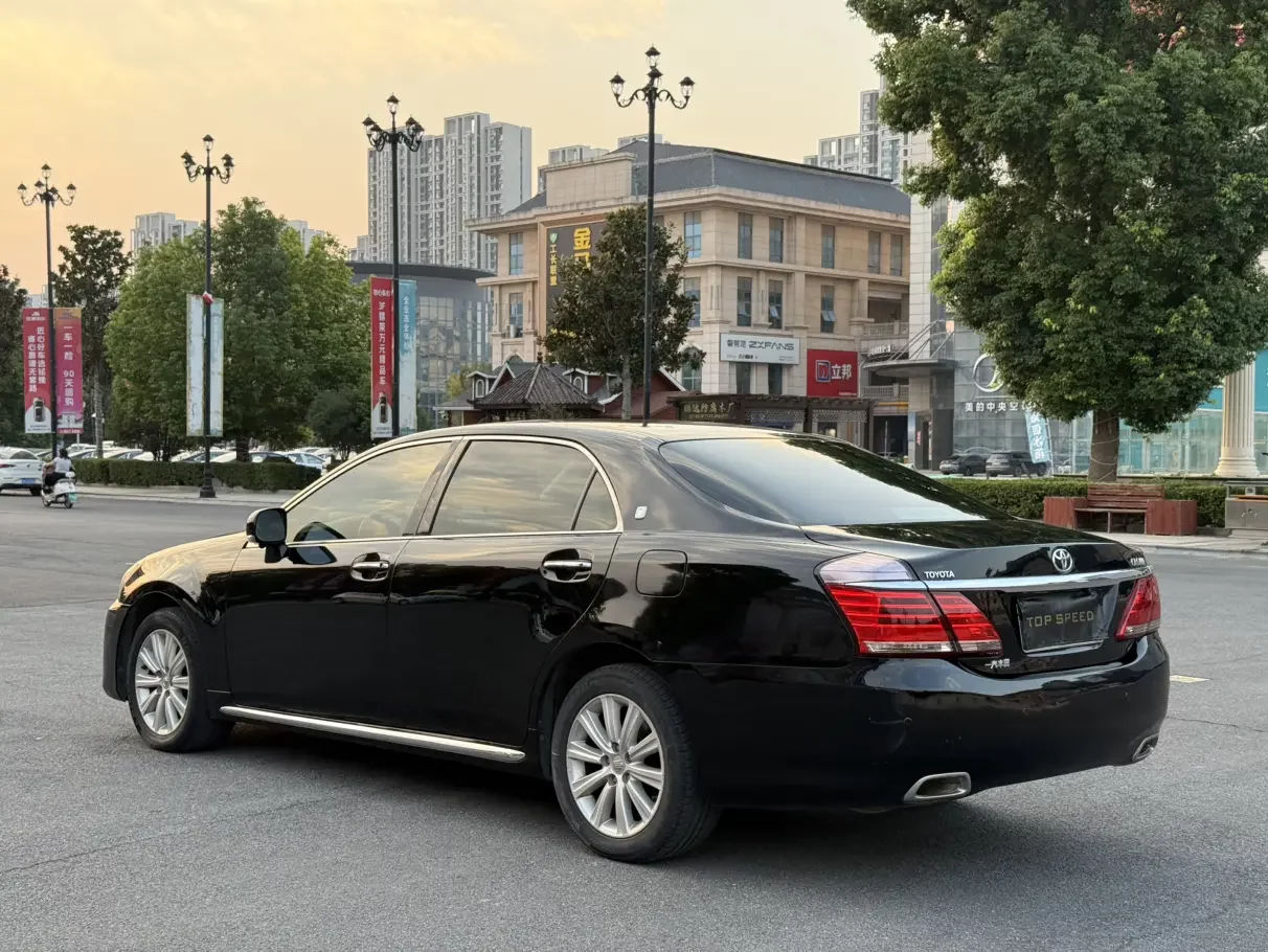 Toyota crown