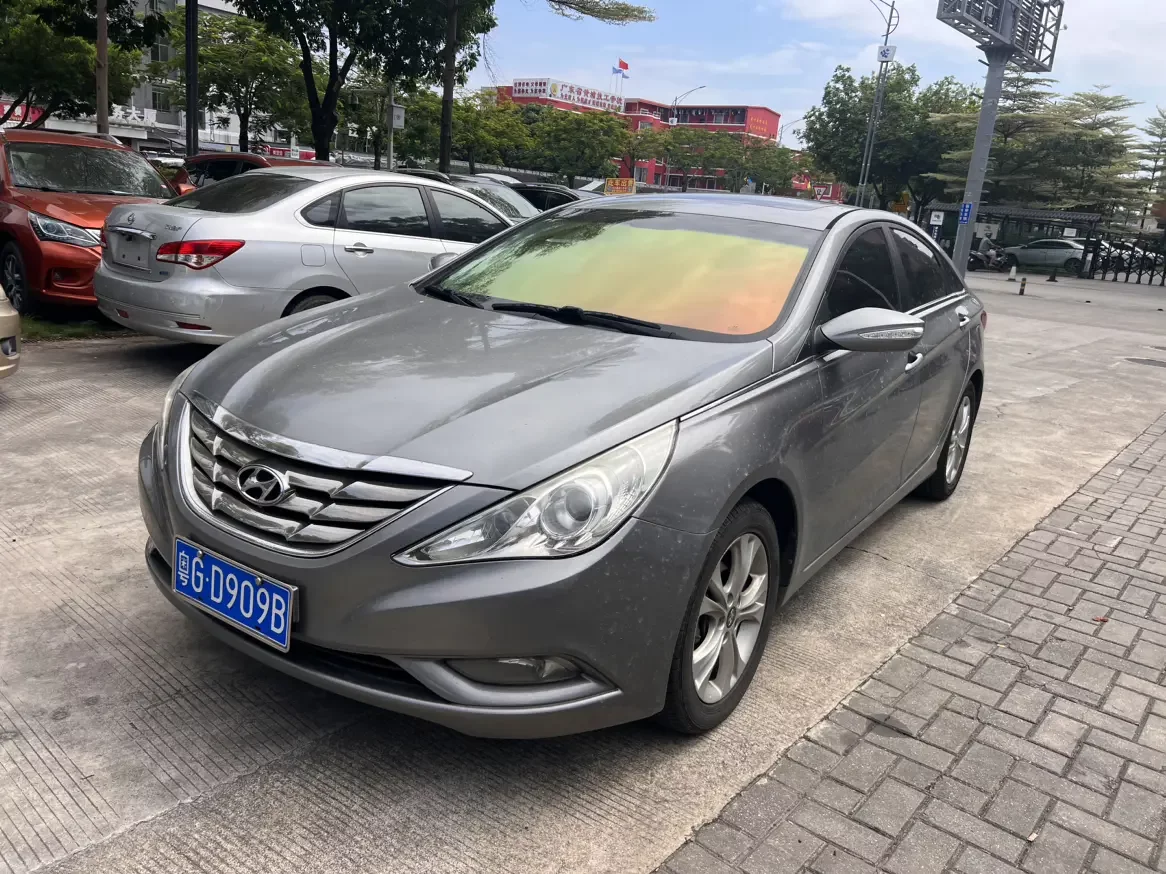 Hyundai sonata eight
