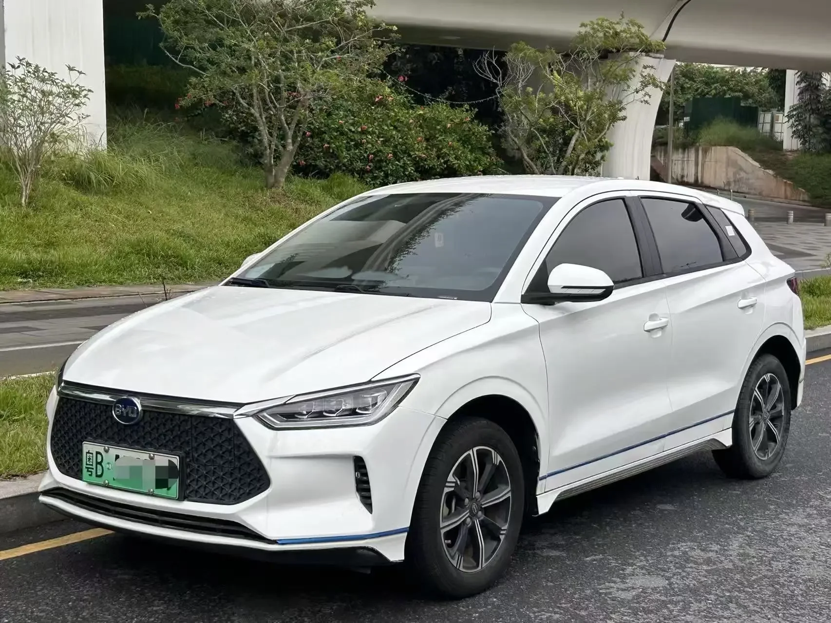 BYD e2