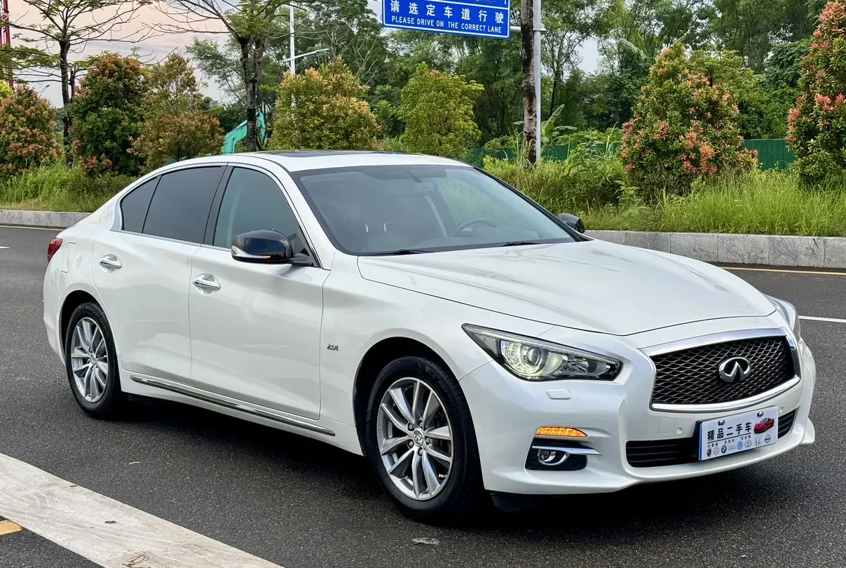 Infiniti Q50L