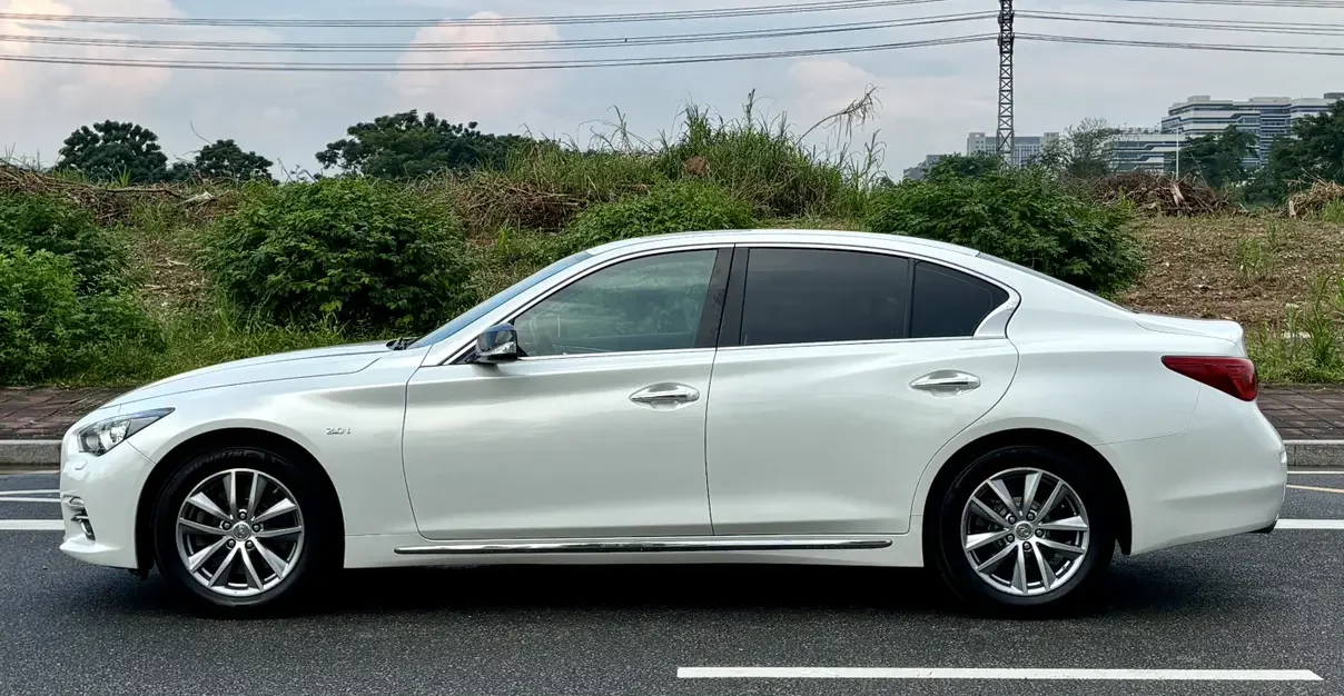 Infiniti Q50L