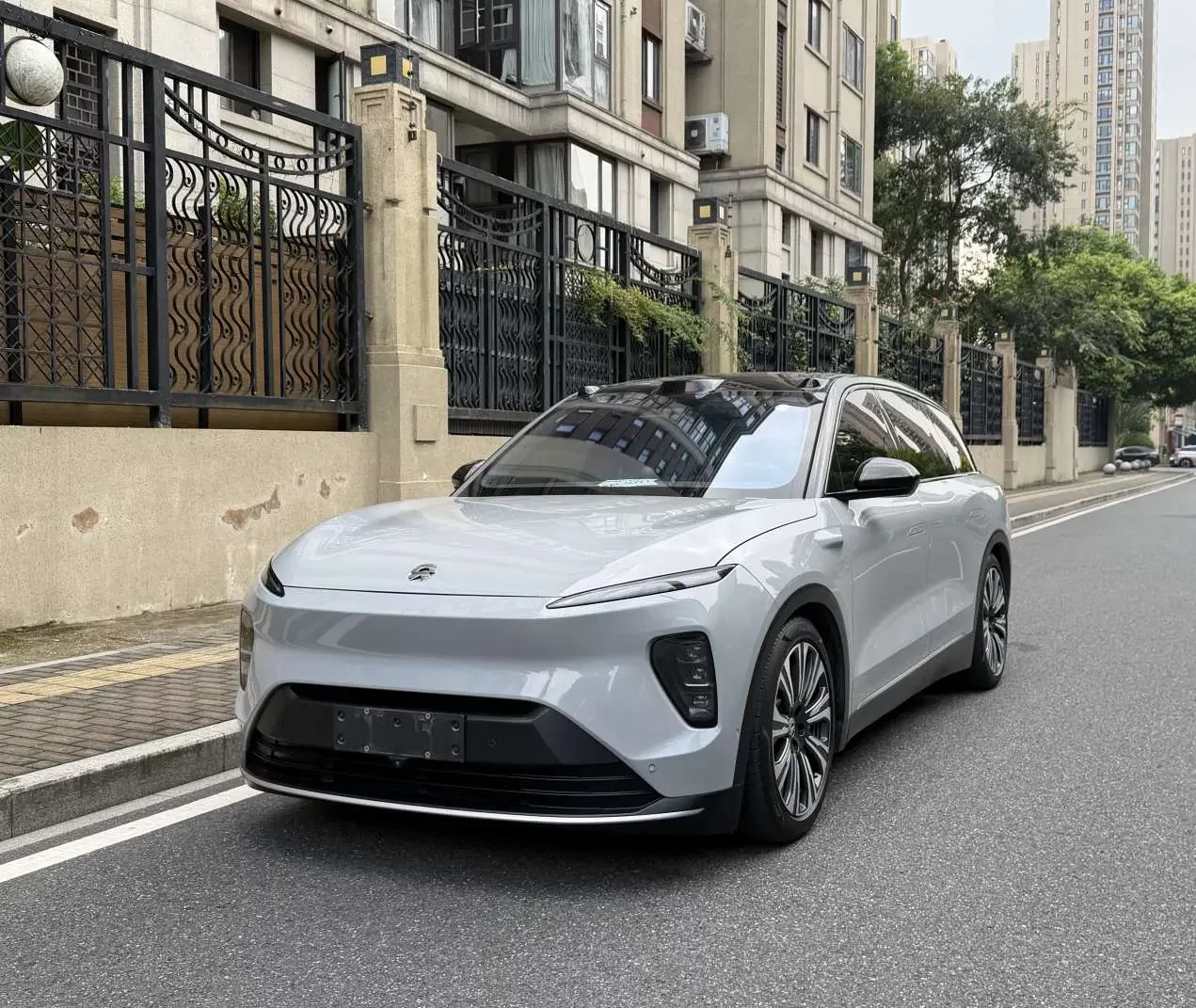 NIO ES8