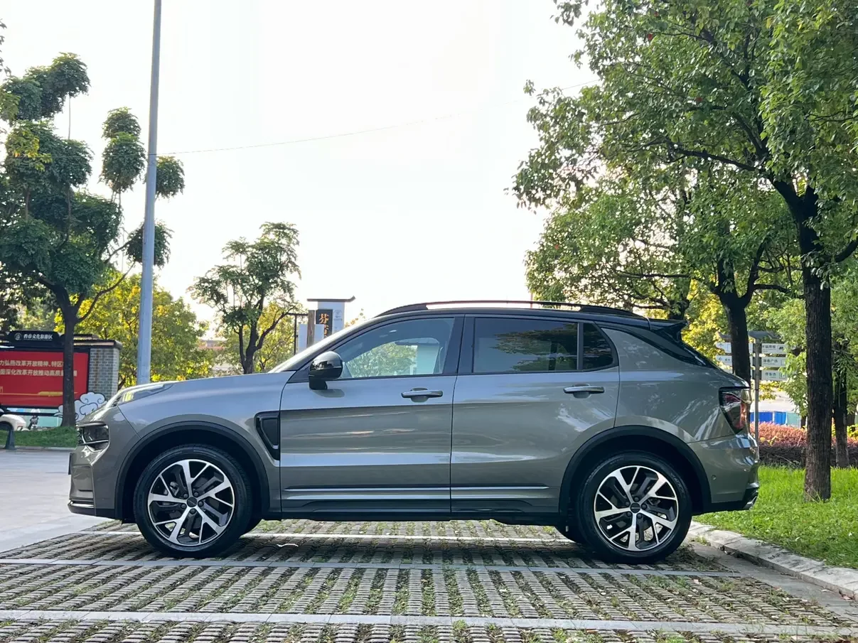 Lynk & Co 01