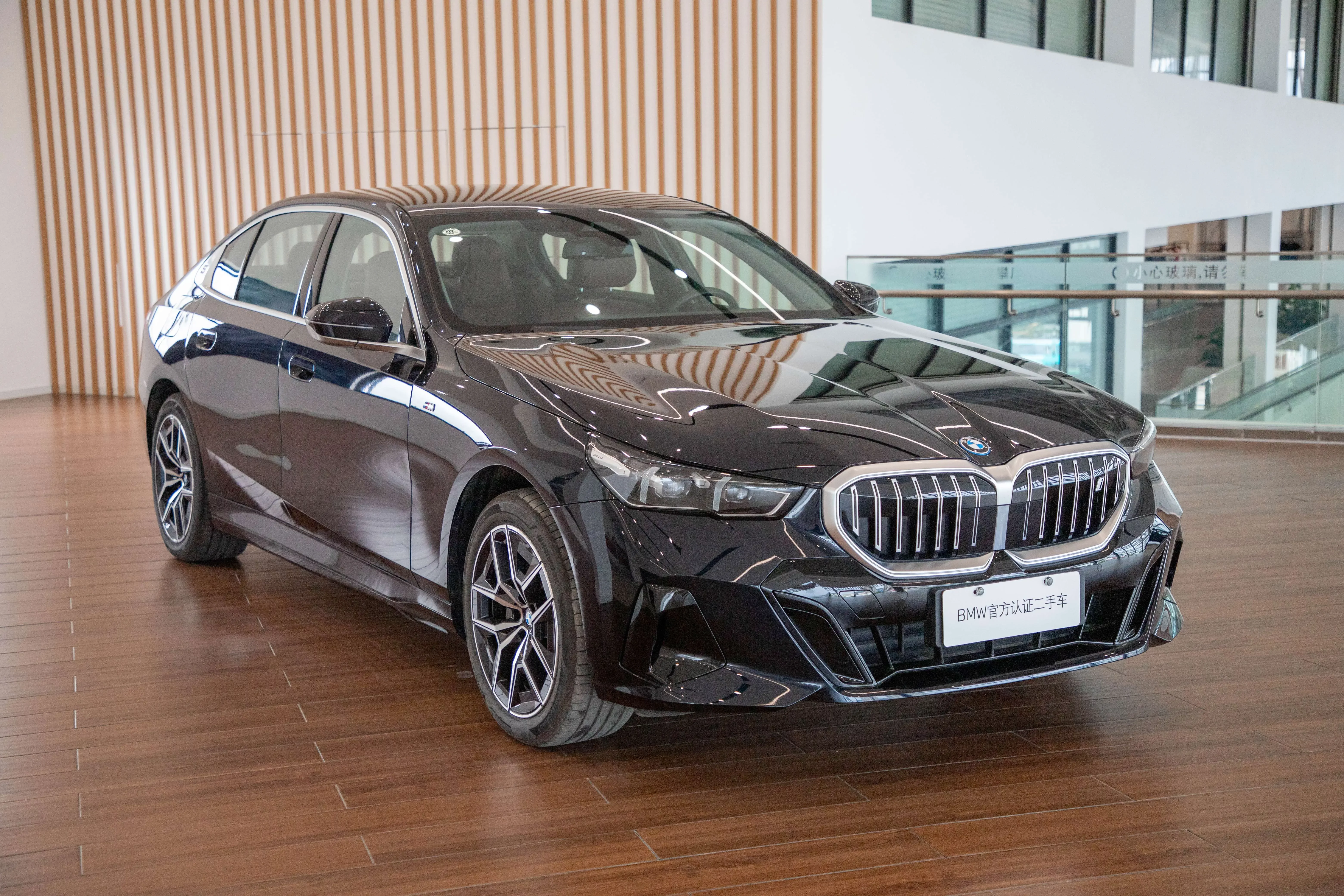 BMW i5