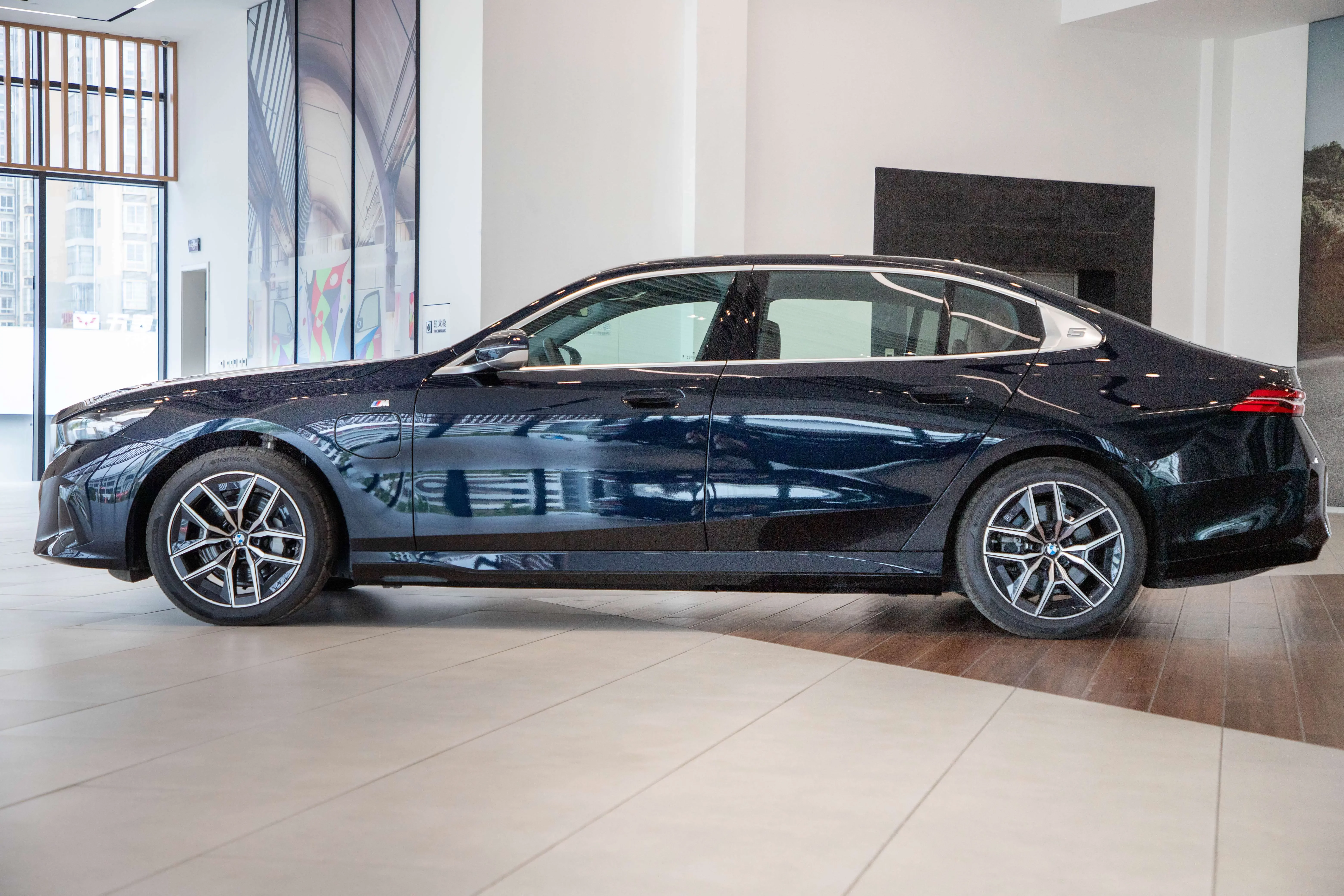 BMW i5