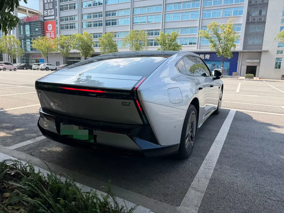XPeng P7