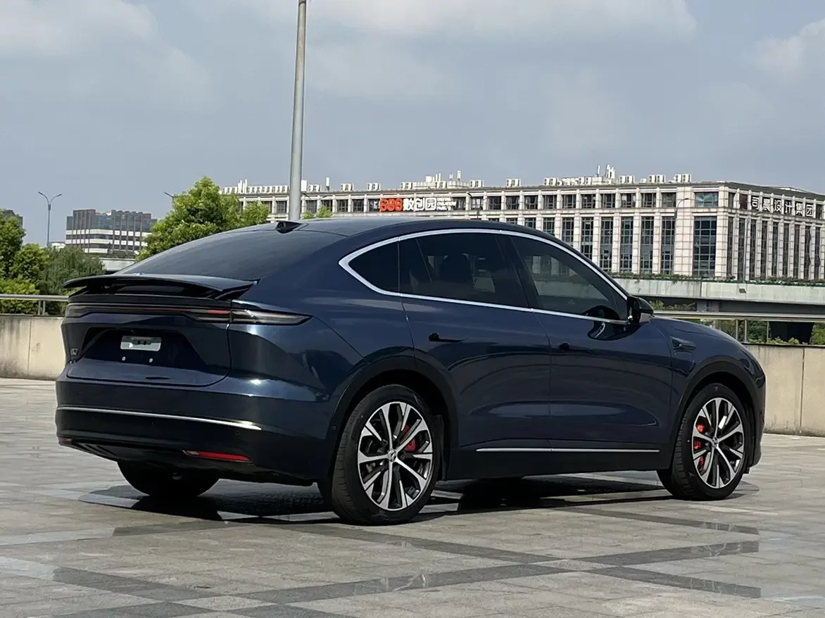 NIO EC7