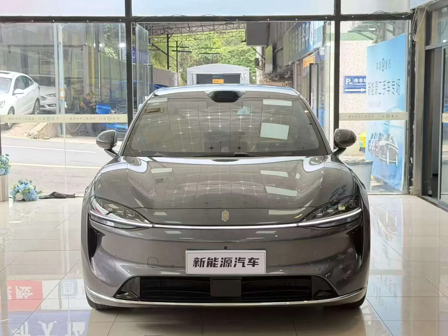 Luxeed Zhijie R7