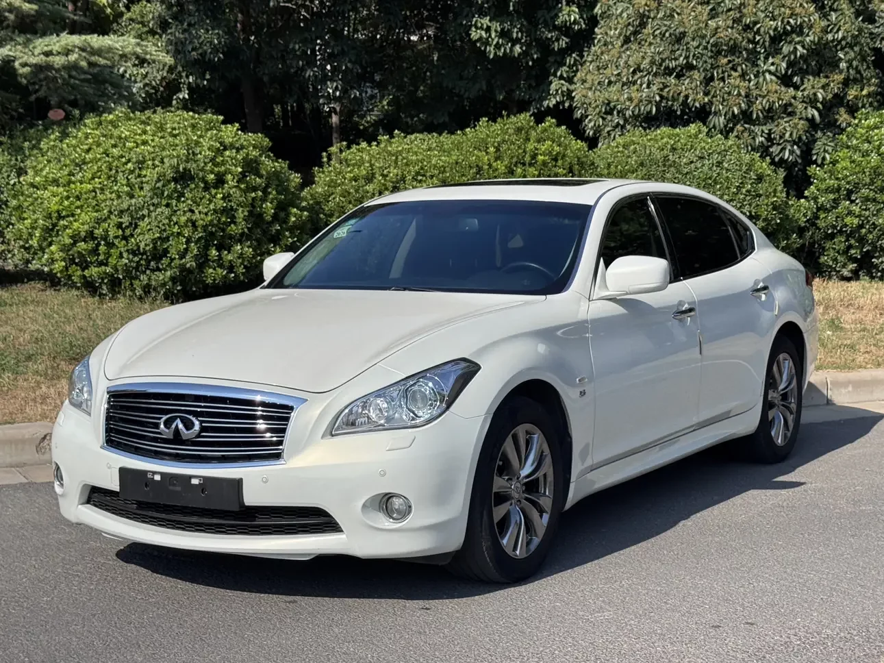Infiniti Q70  из Китая