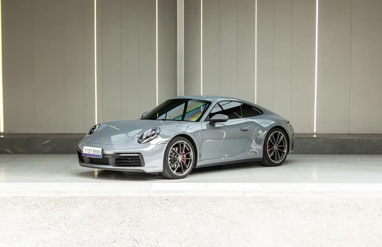 PORSCHE 911