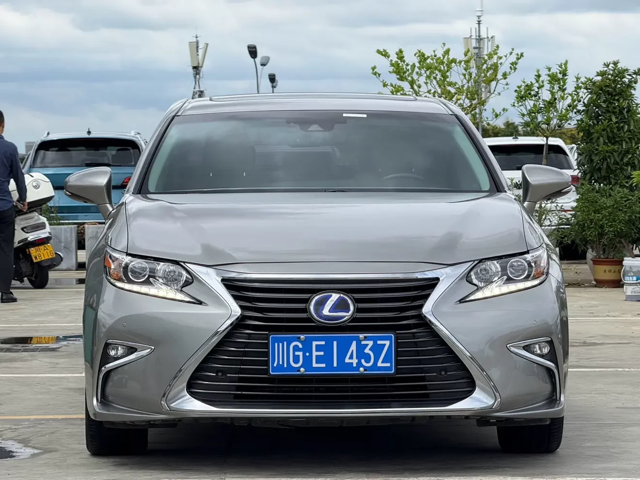 Lexus ES