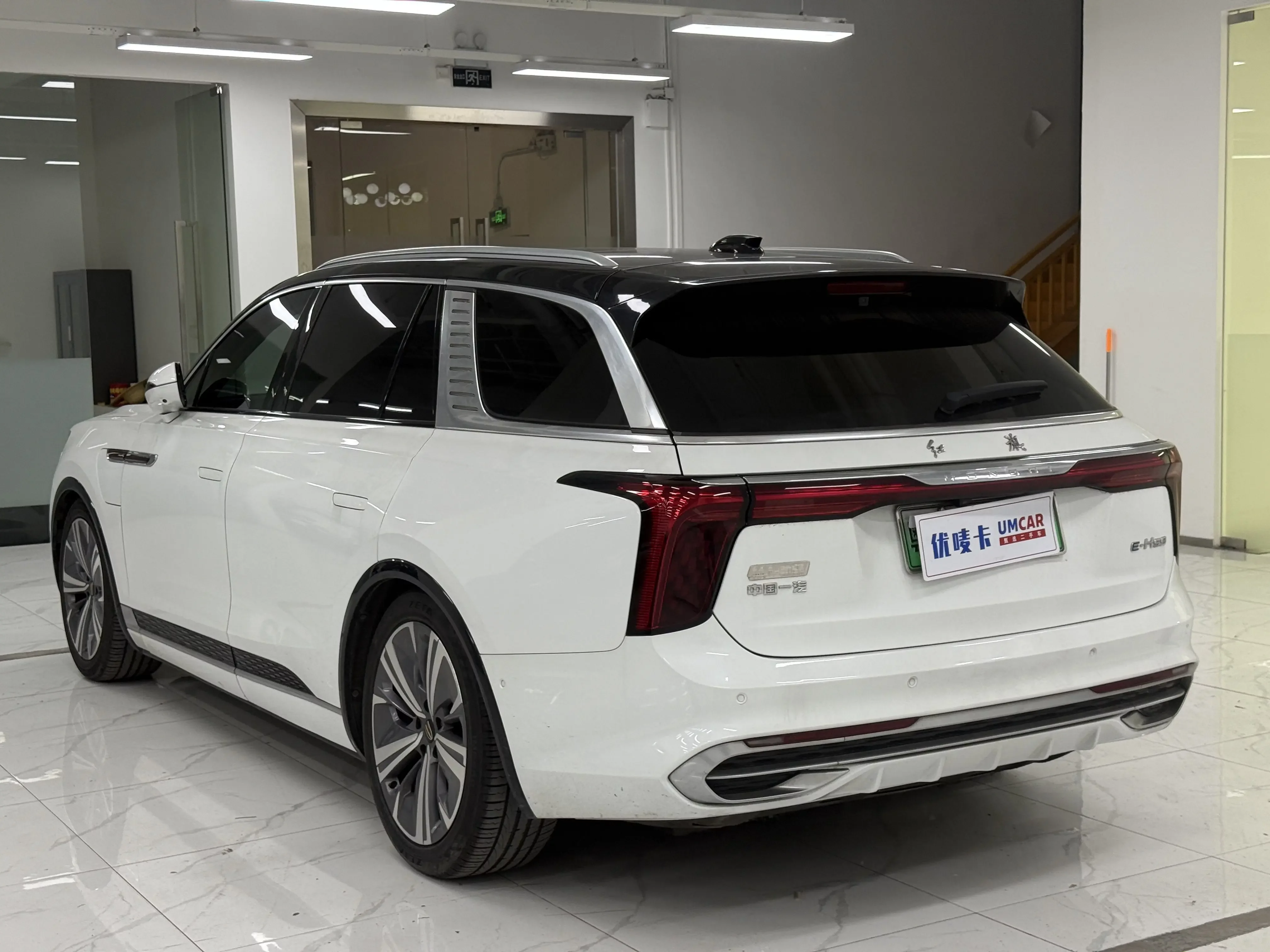 Hongqi E-HS9