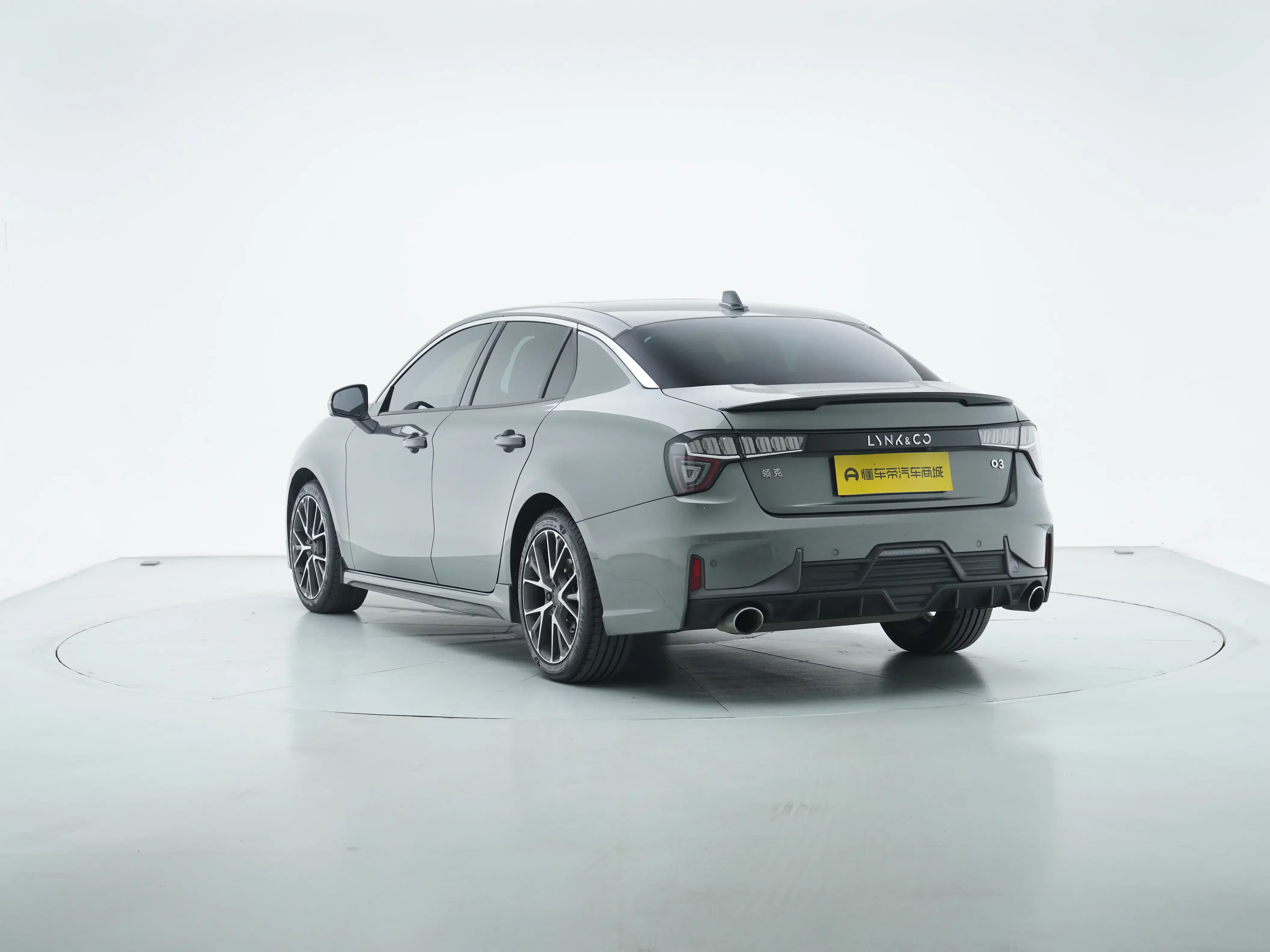 Lynk & Co 03