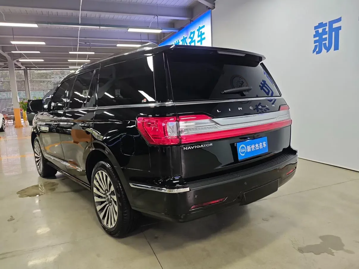 Lincoln Navigator