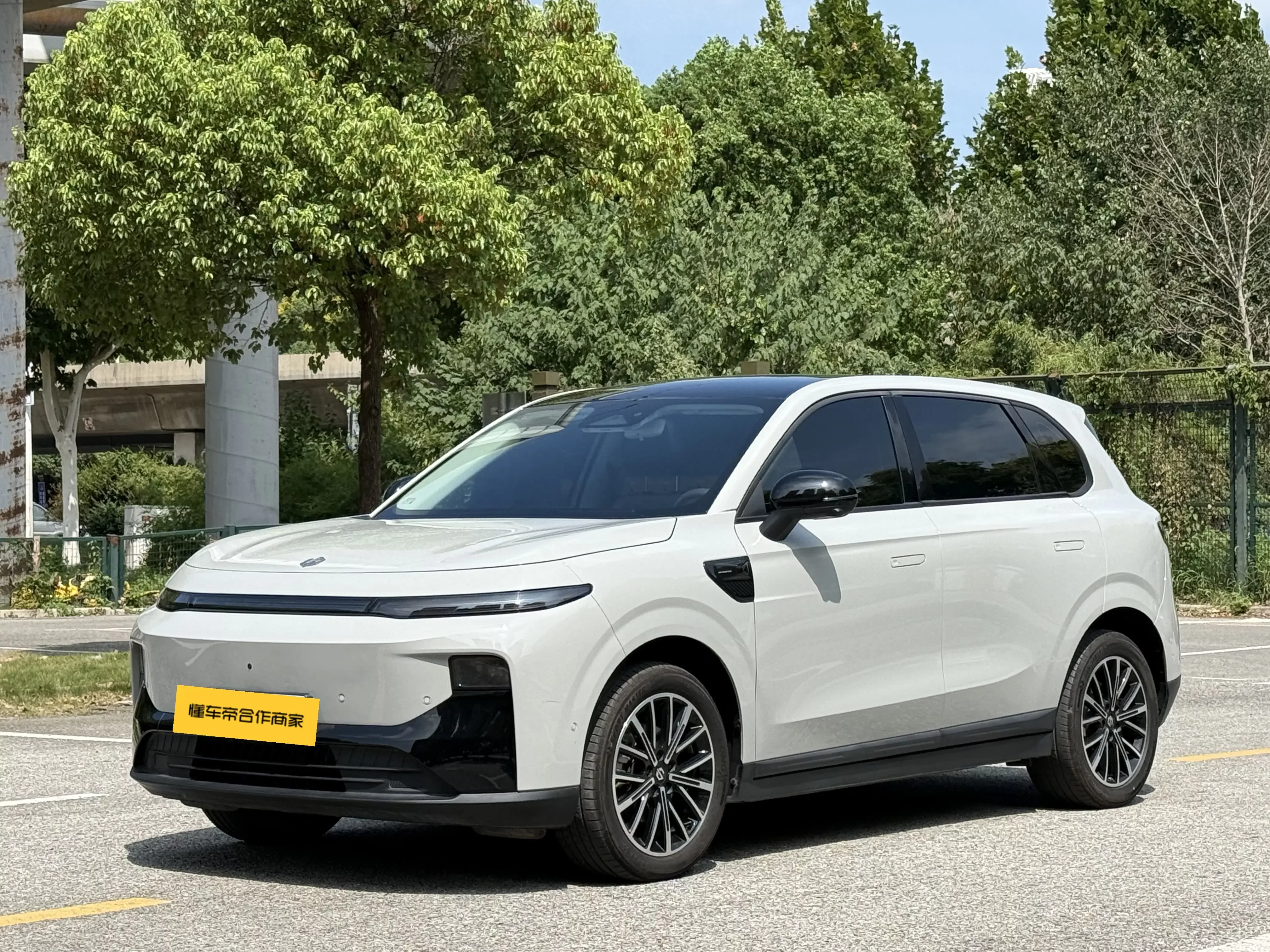 Leapmotor B10