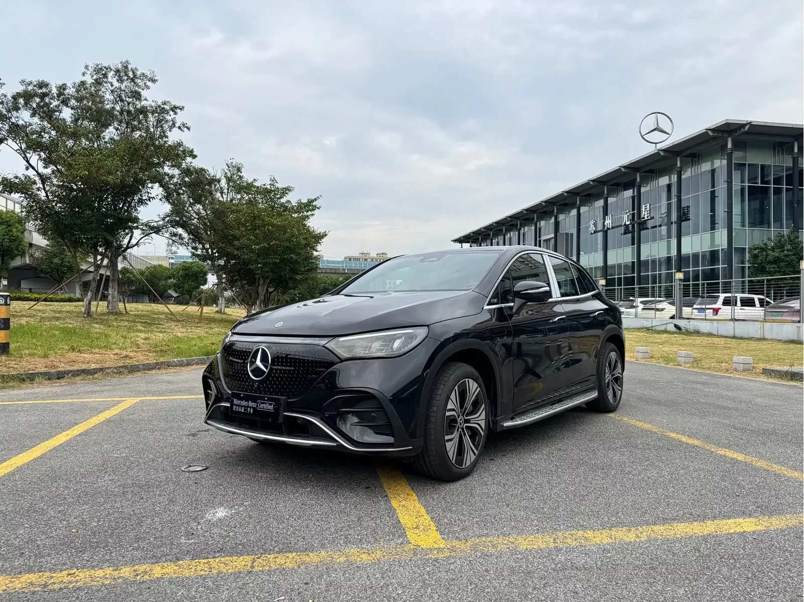 Mercedes-Benz EQE SUV