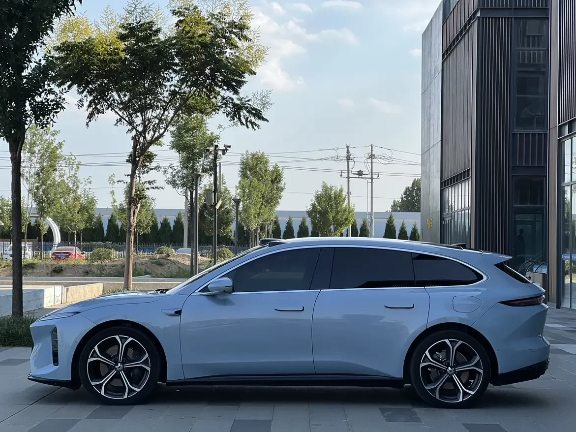 NIO ET5T