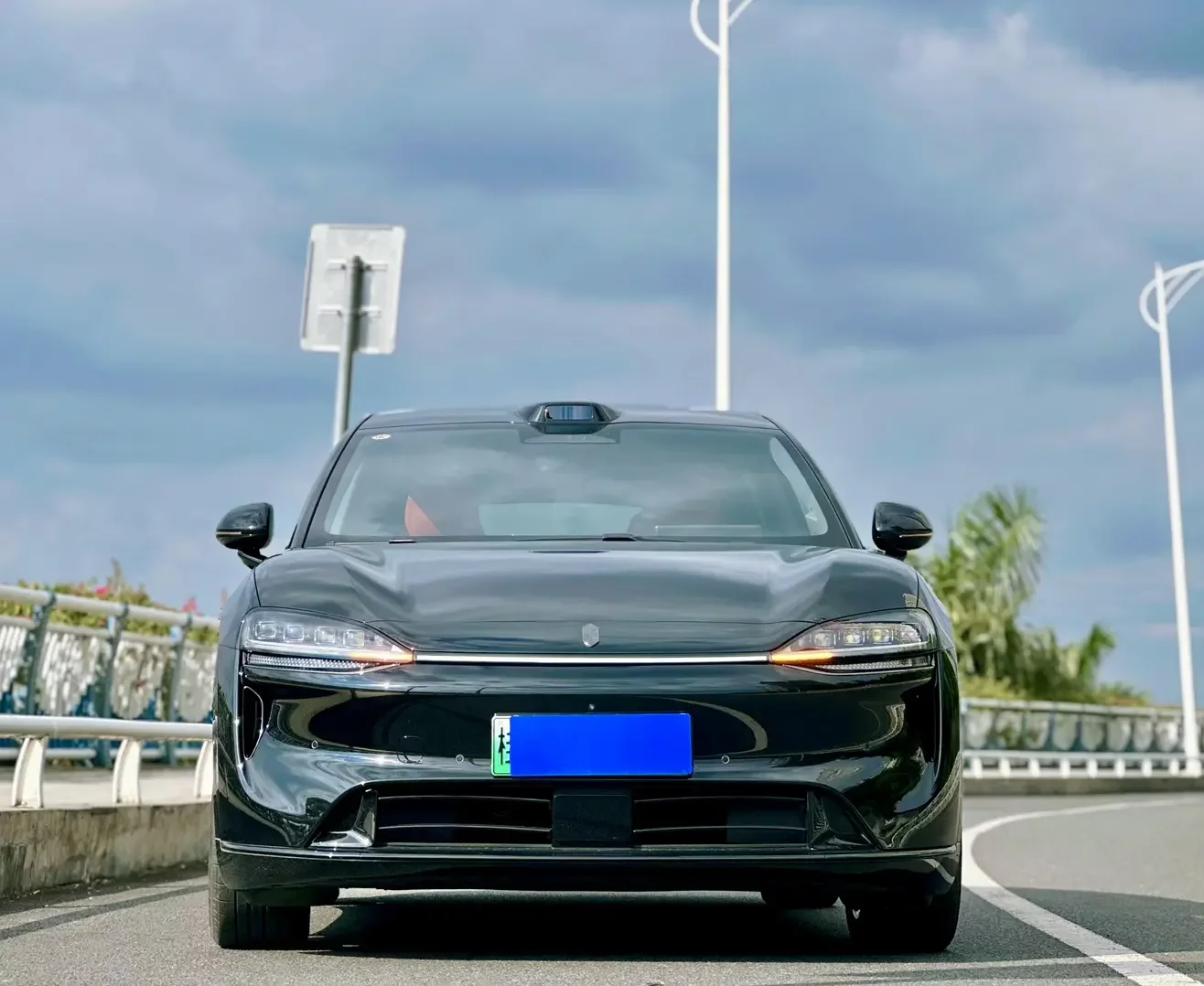 Luxeed Zhijie R7