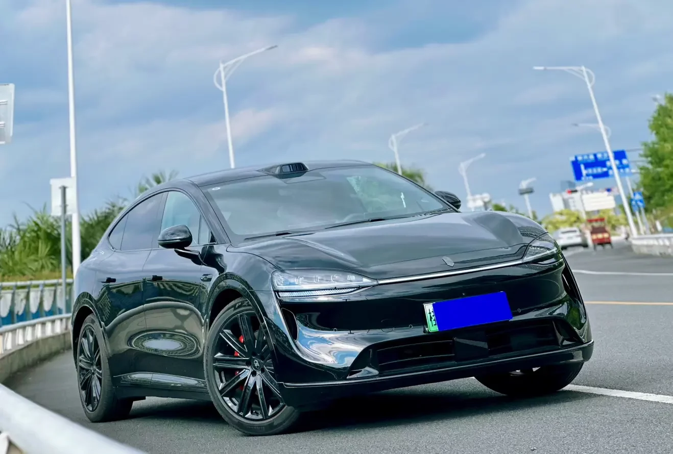 Luxeed Zhijie R7