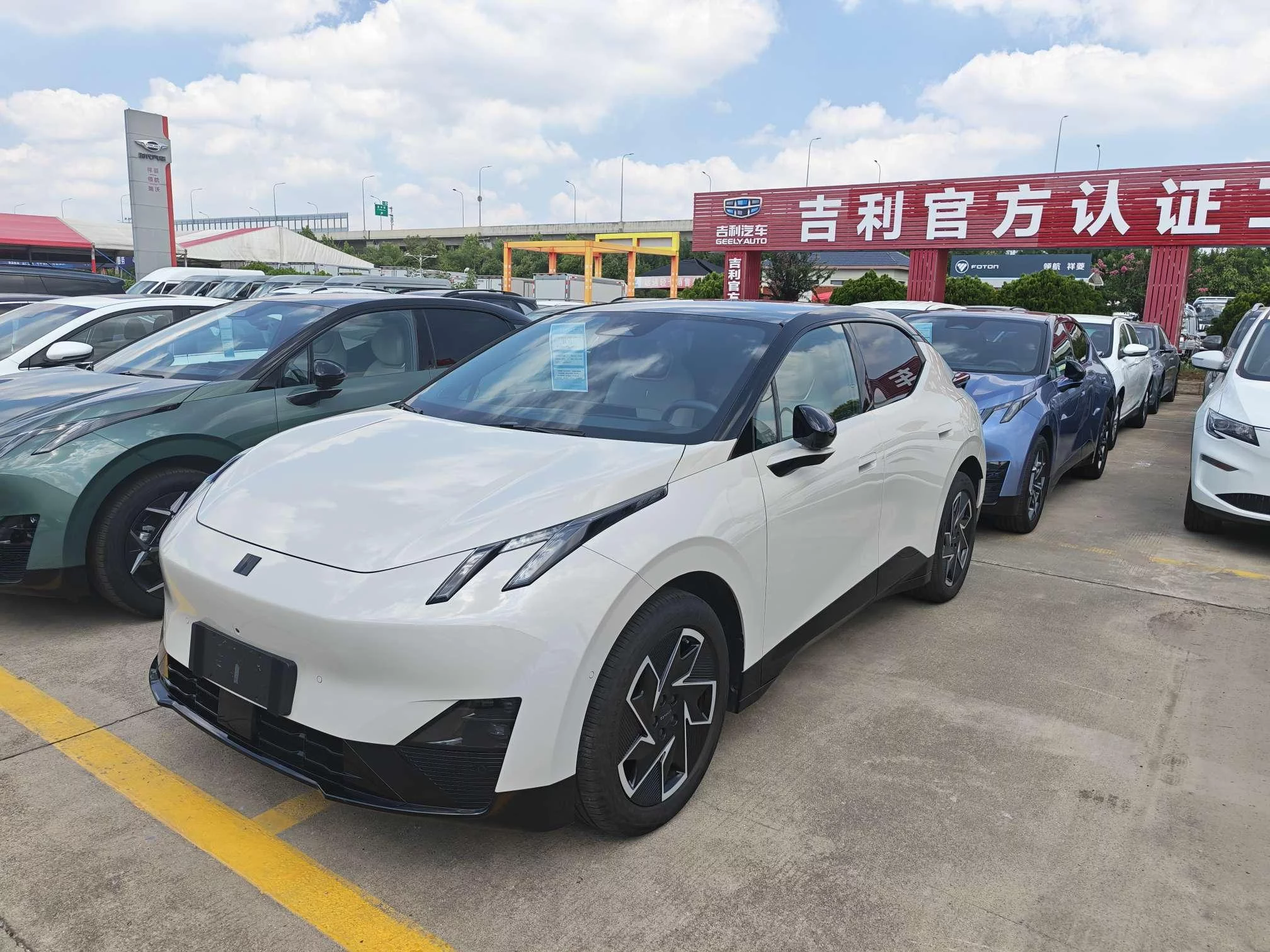 Lynk & Co Z20