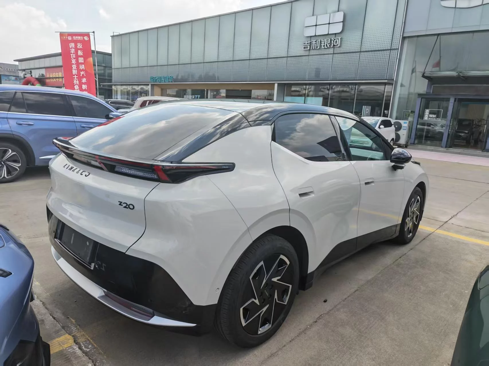 Lynk & Co Z20