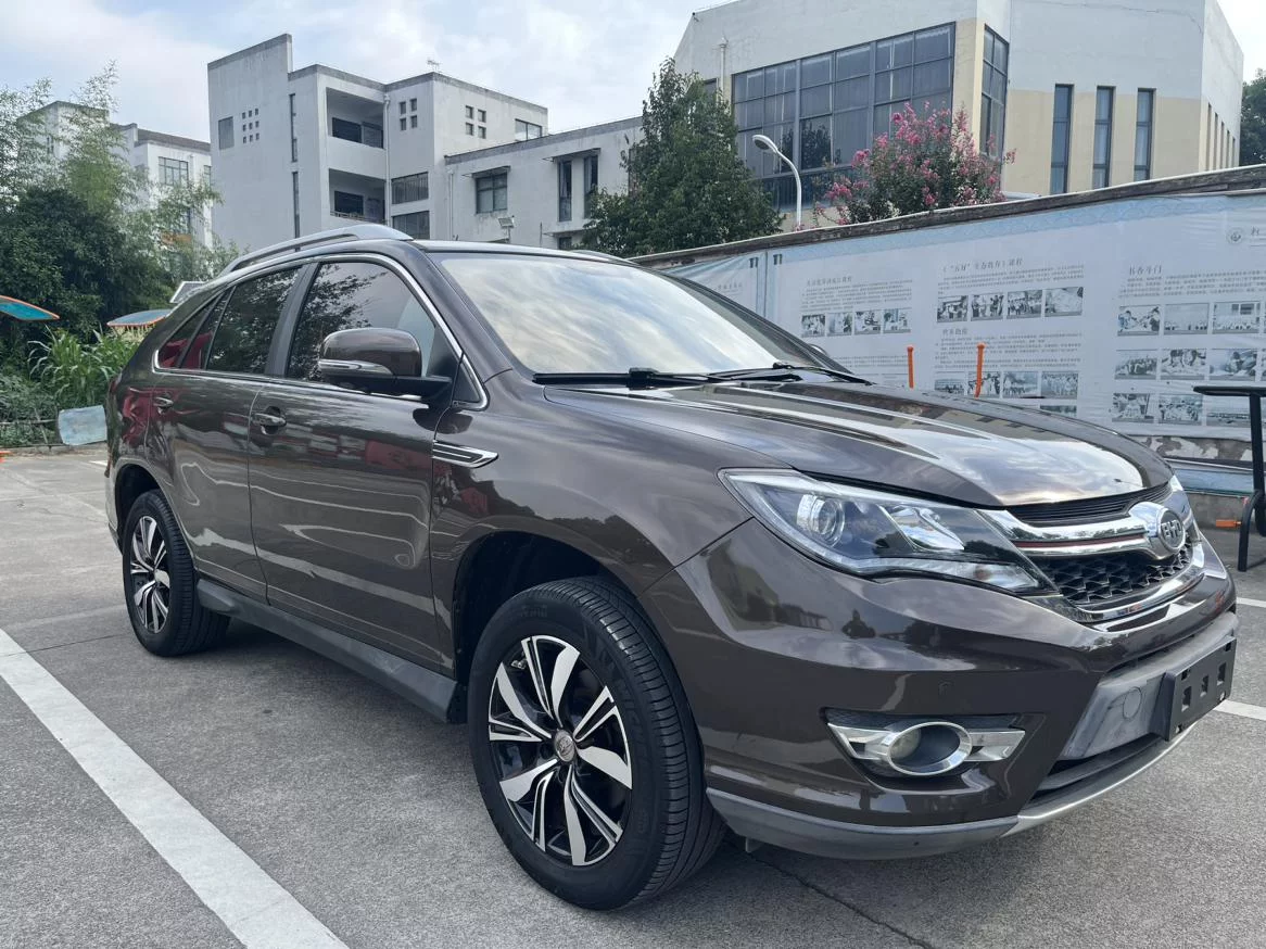 BYD S7
