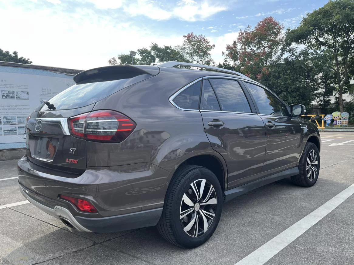BYD S7