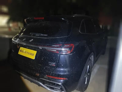Hongqi HS5