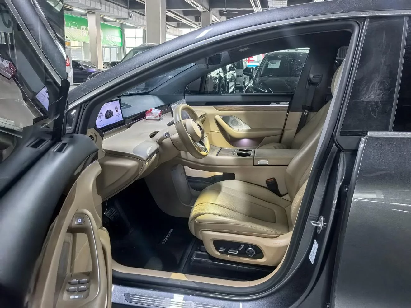 Luxeed Zhijie R7