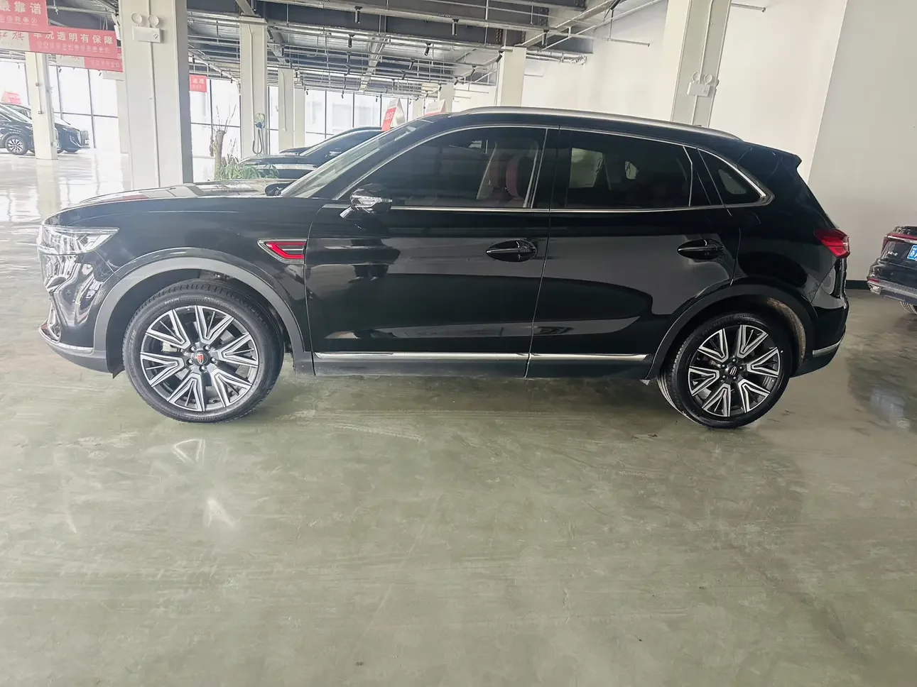 Hongqi HS5