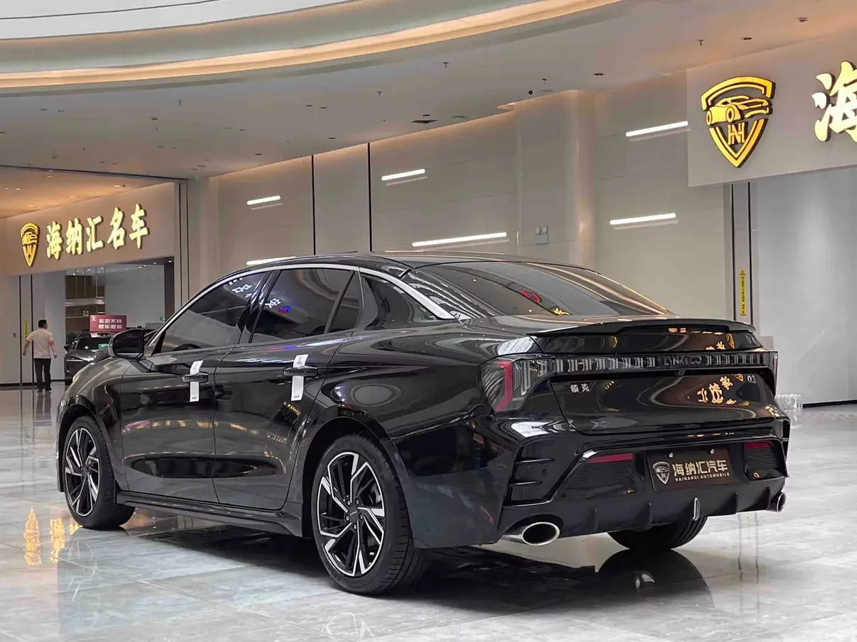 Lynk & Co 03