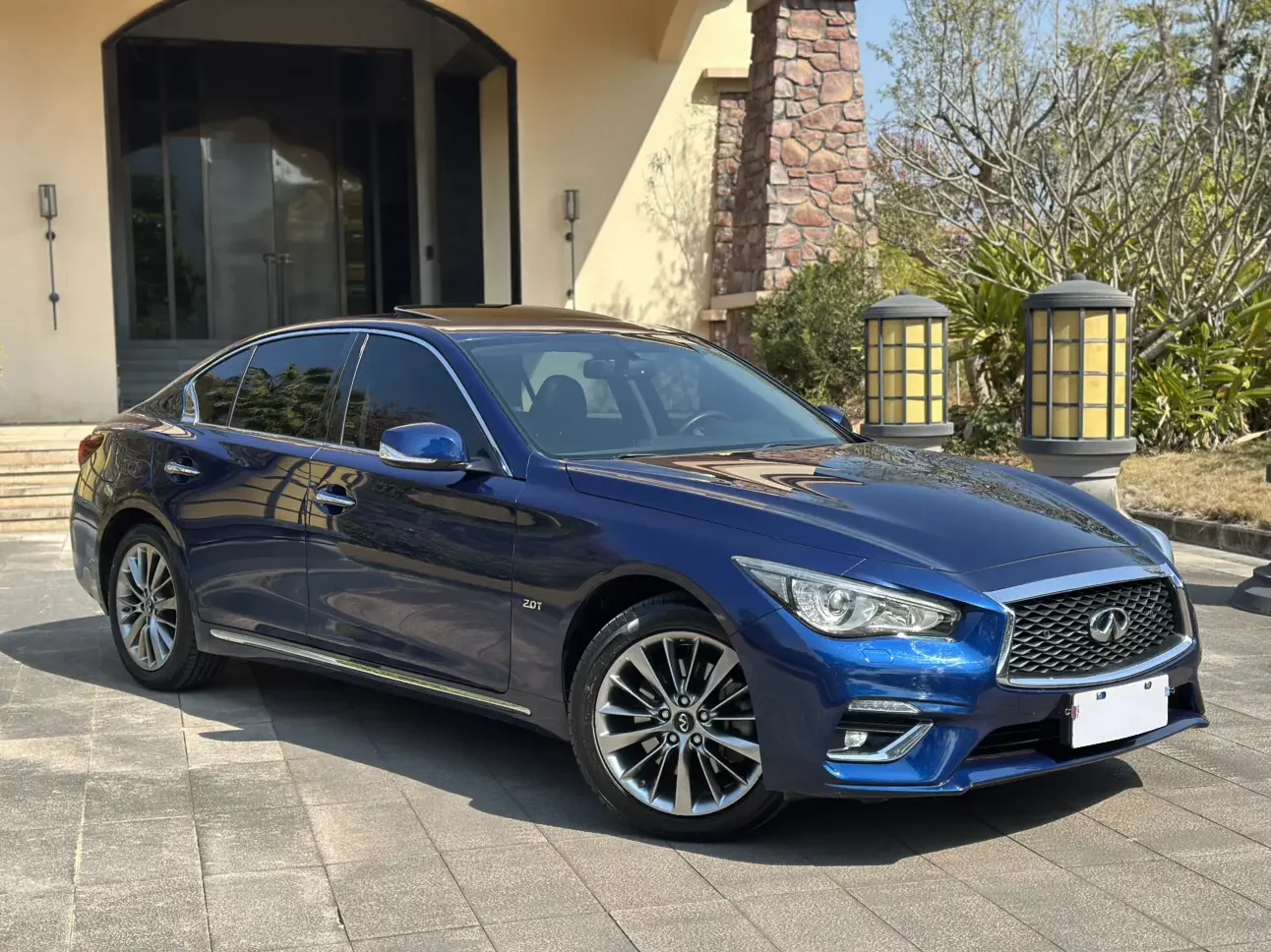 Infiniti Q50L
