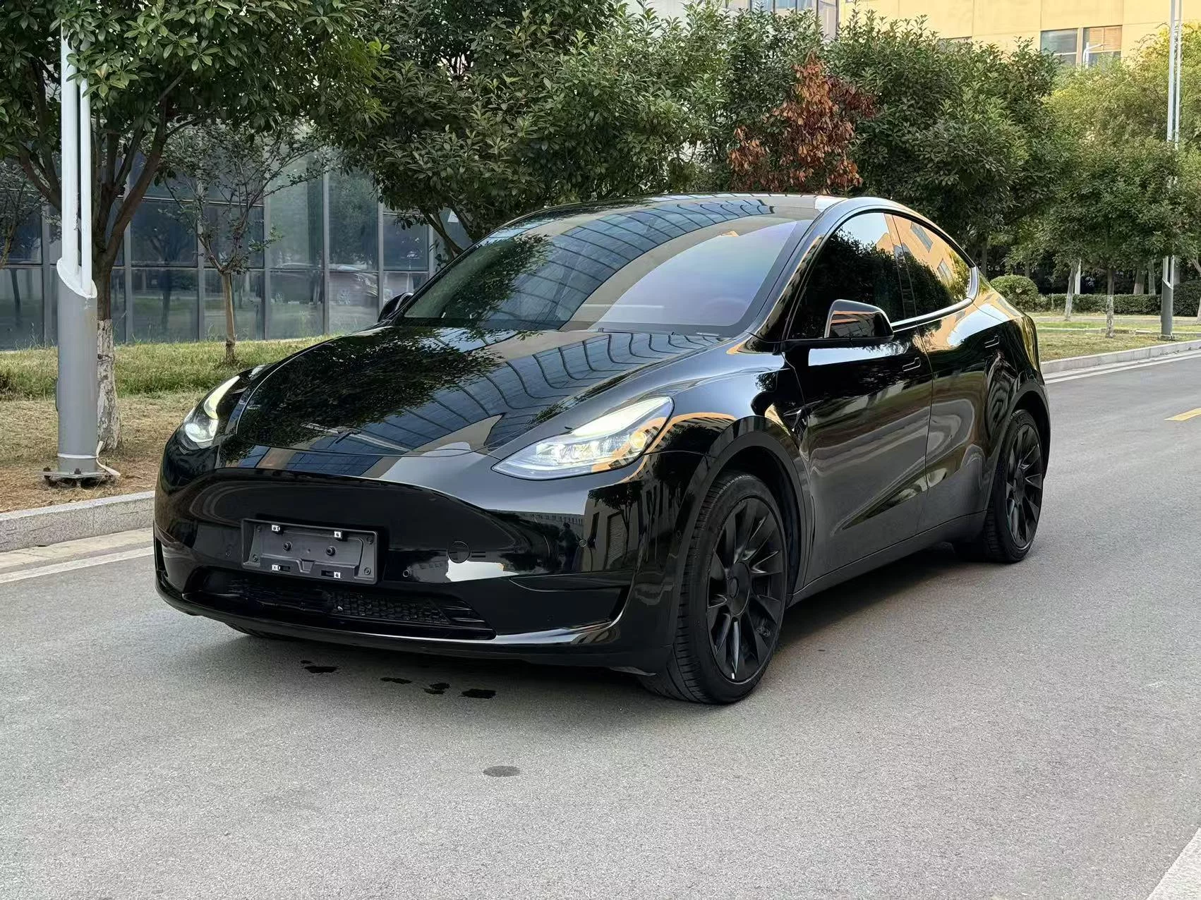 TESLA MODEL Y