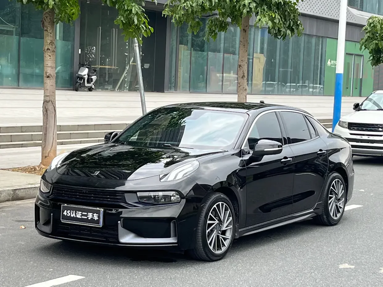 LYNK & CO 03
