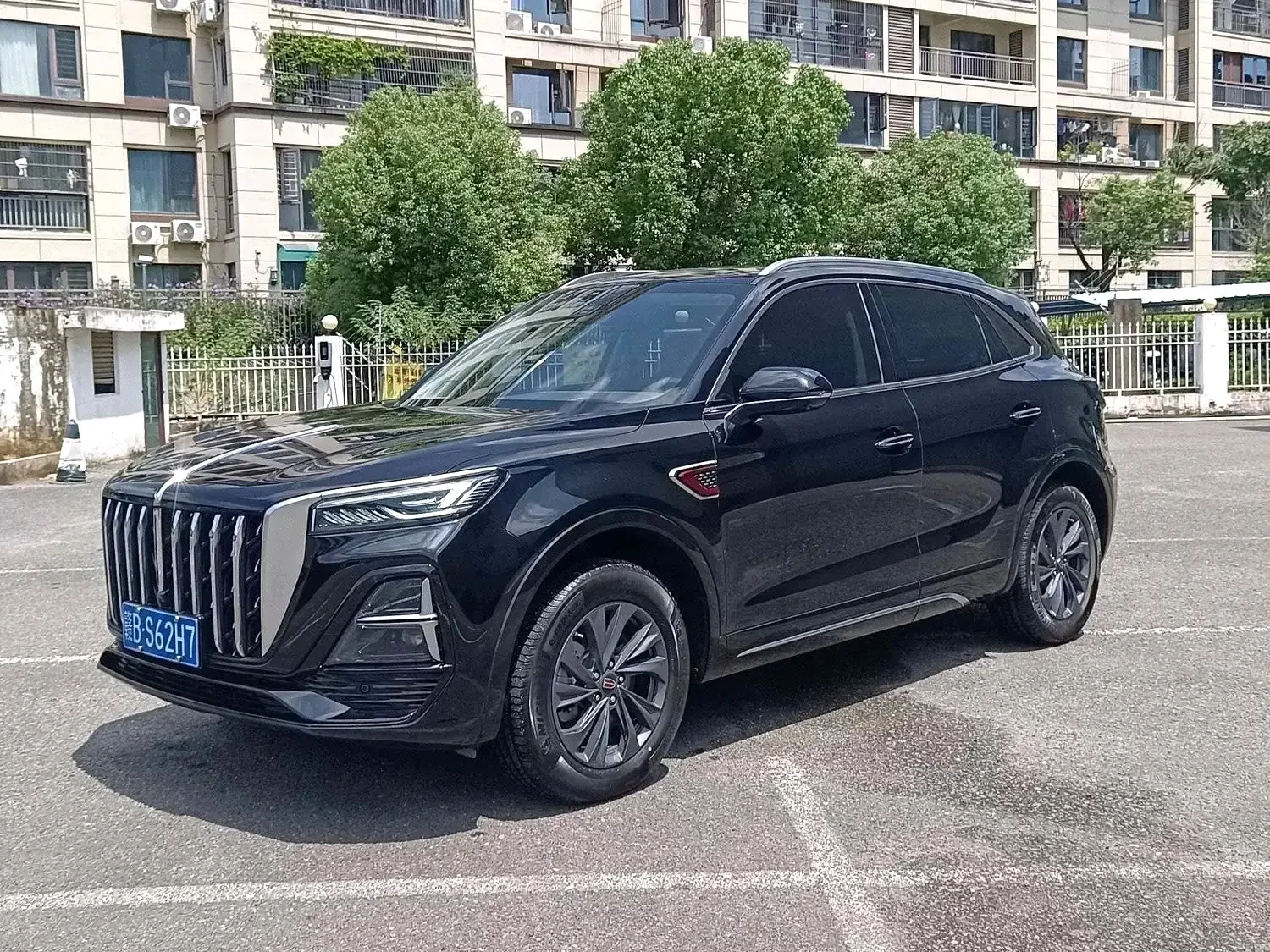 Hongqi HS5