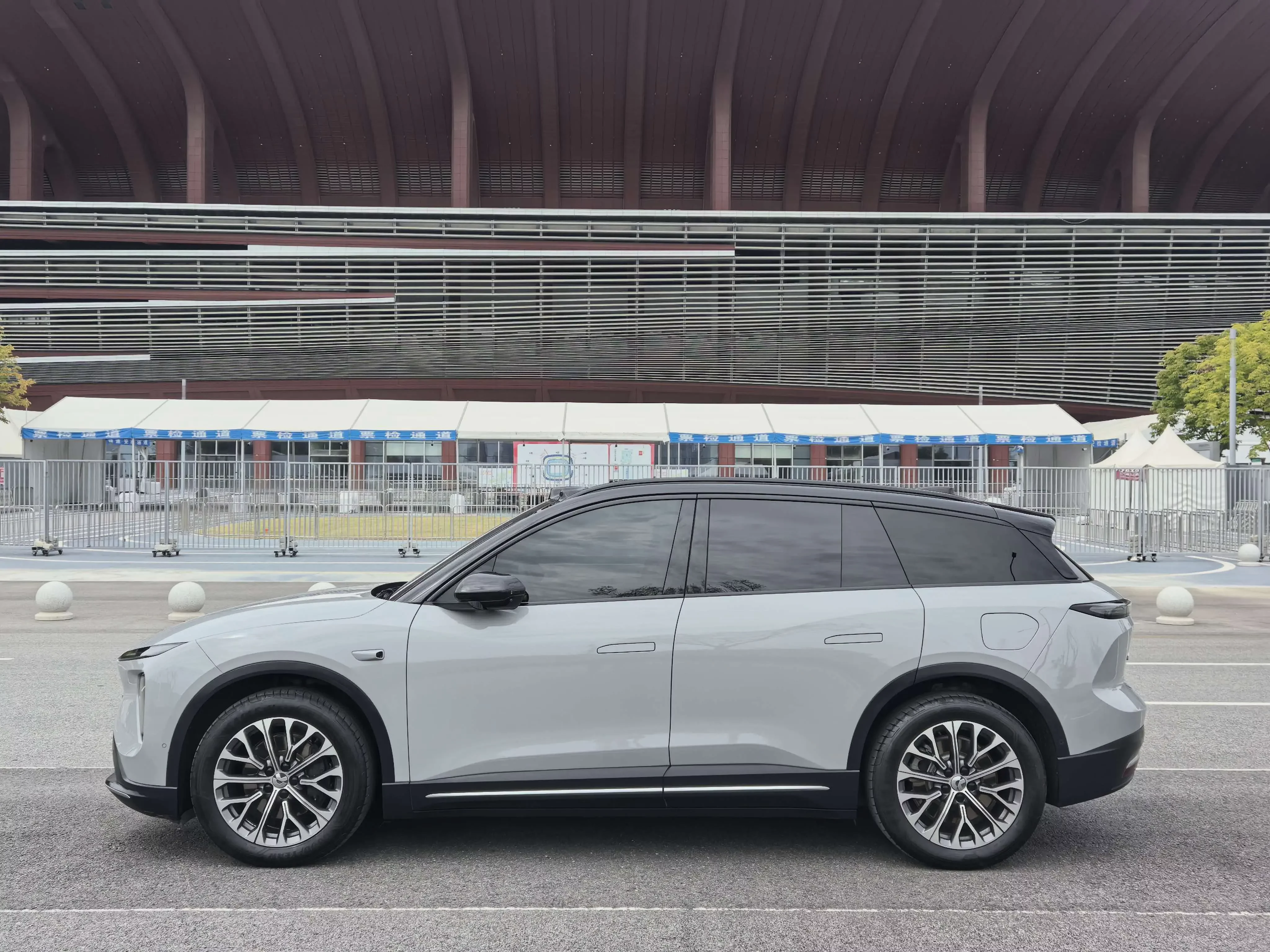 NIO ES6