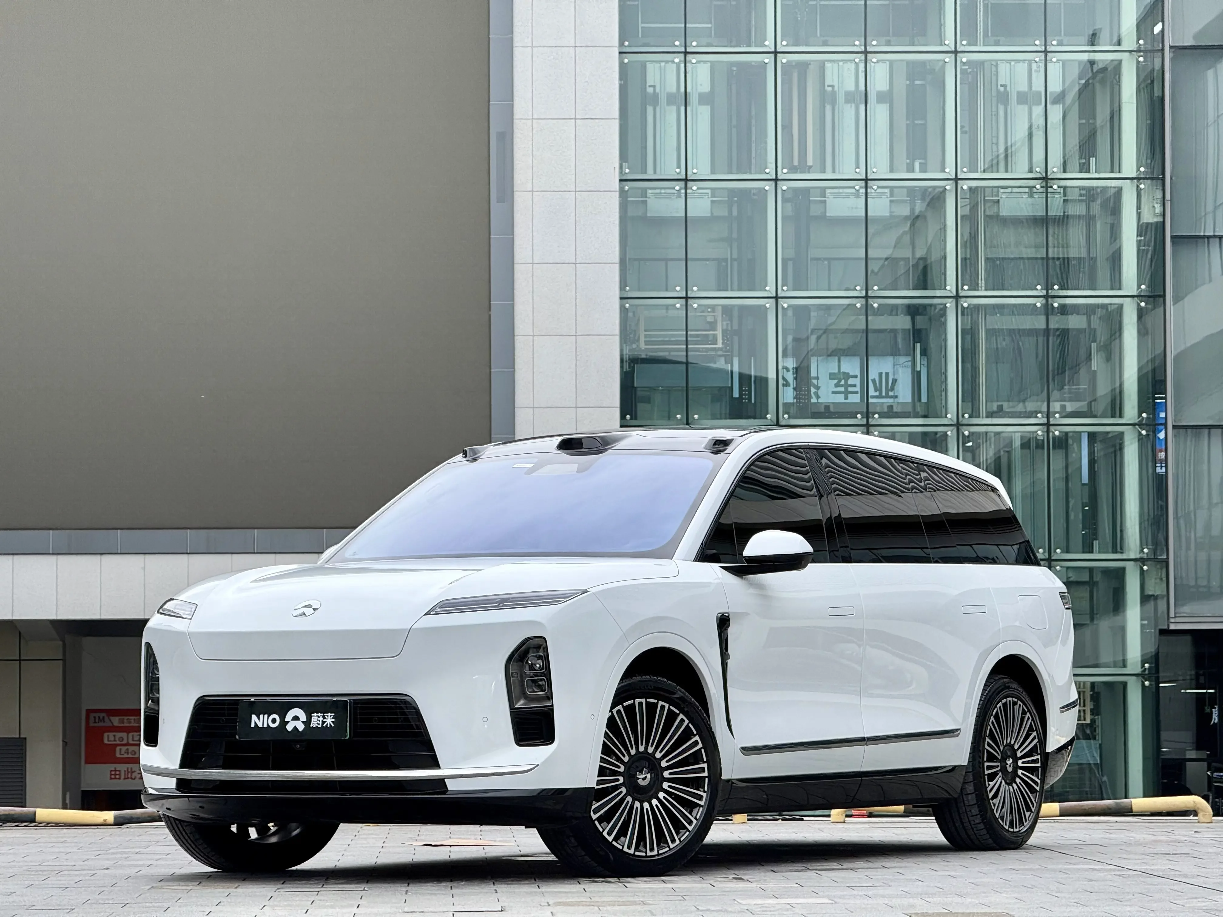 NIO ES8