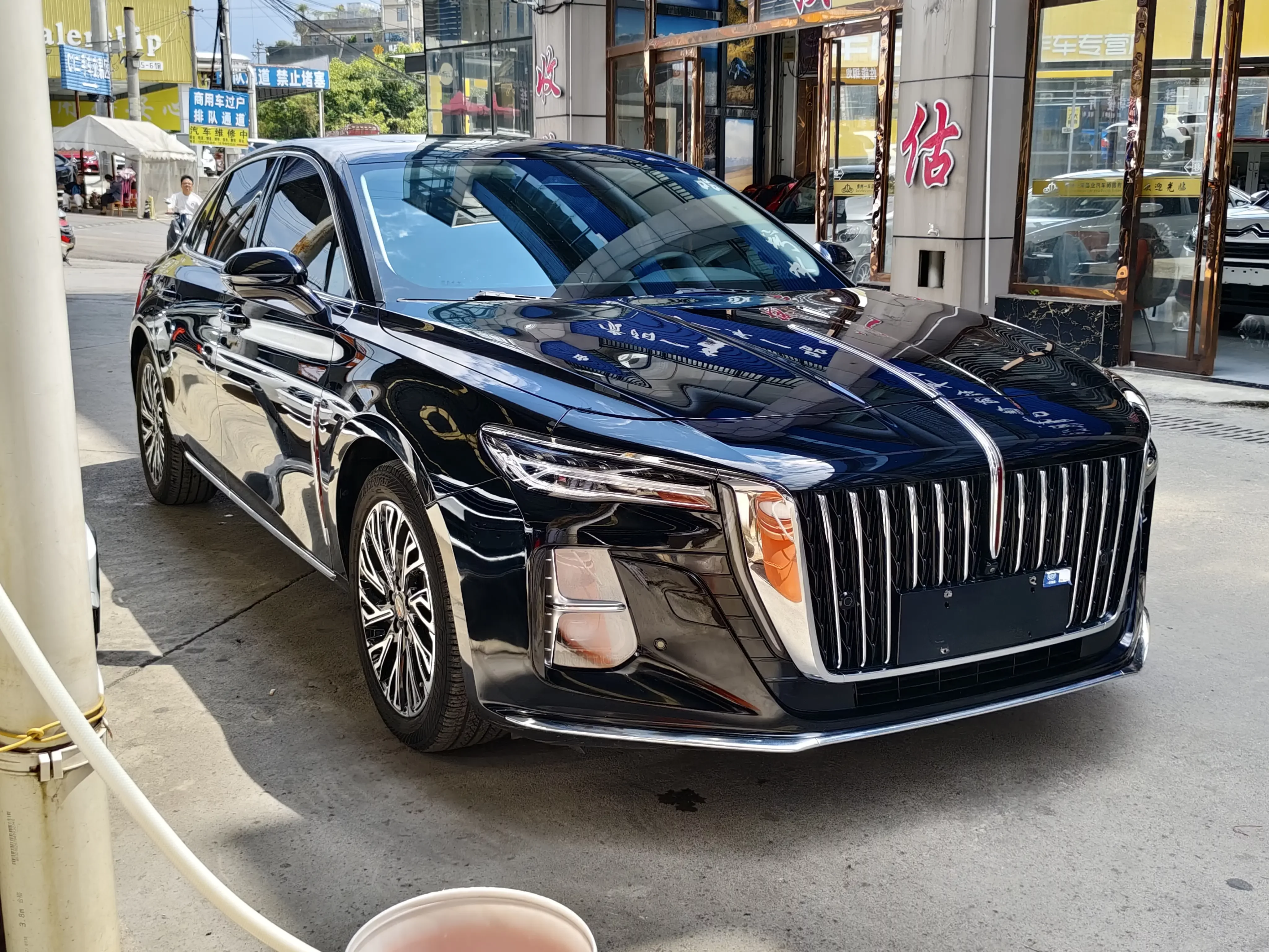 Hongqi H5