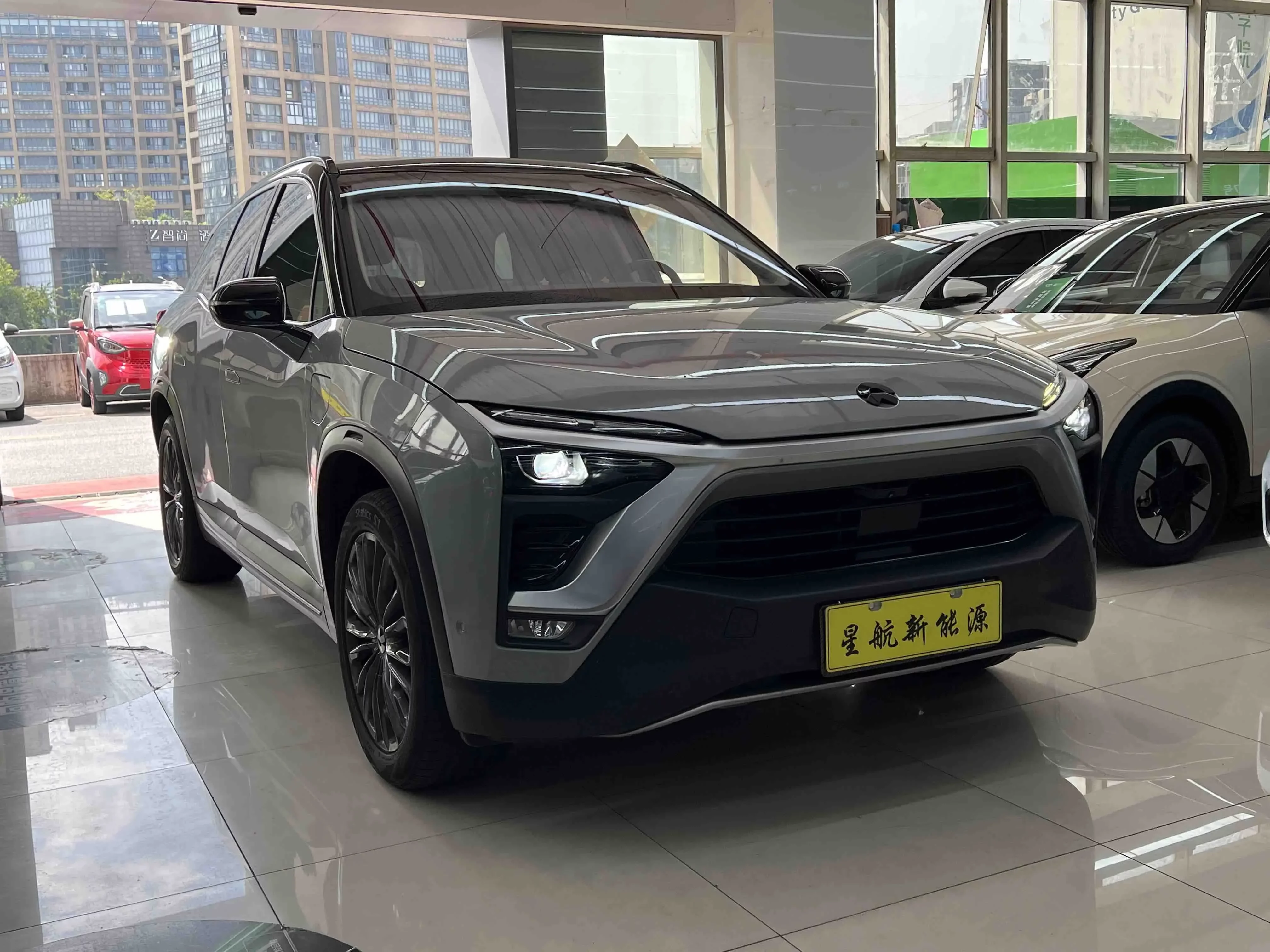 NIO ES8