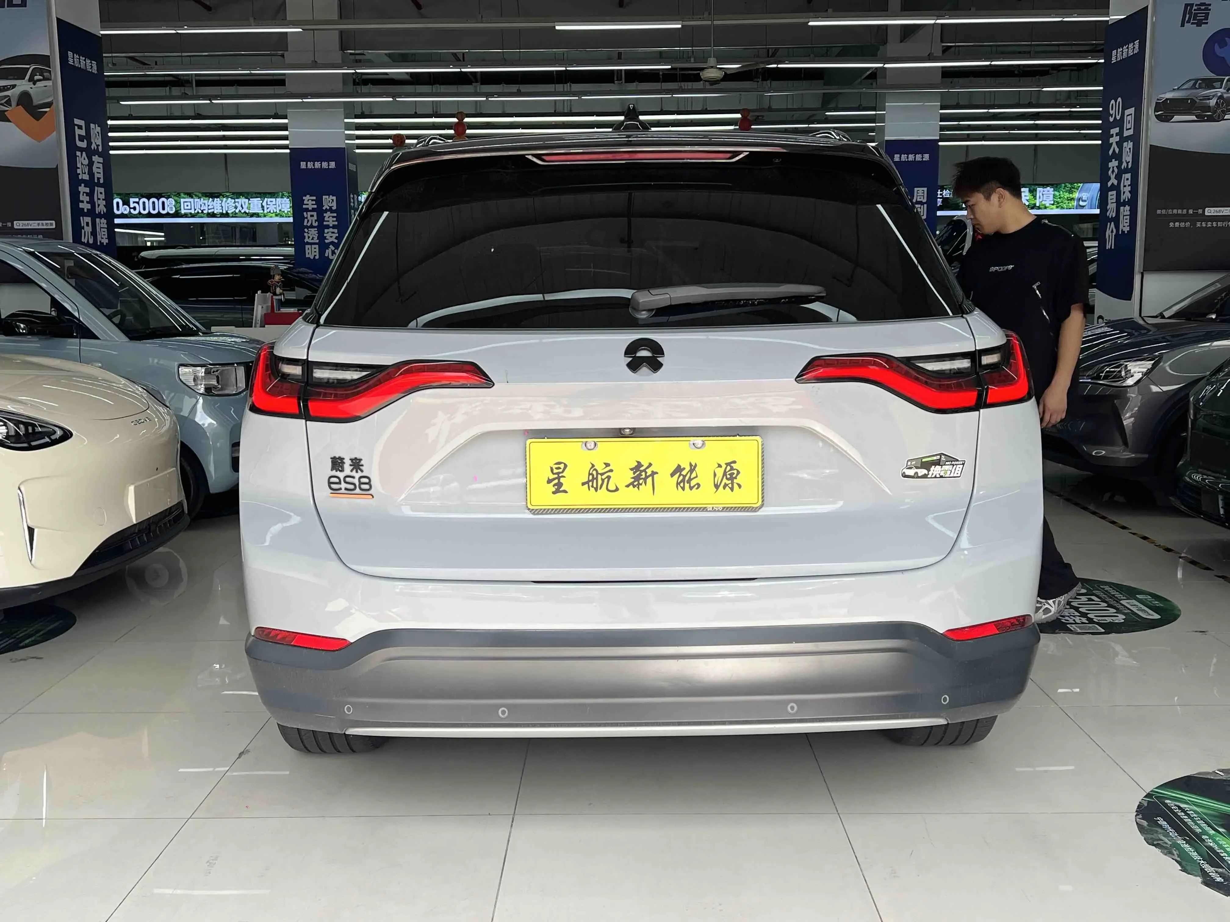 NIO ES8