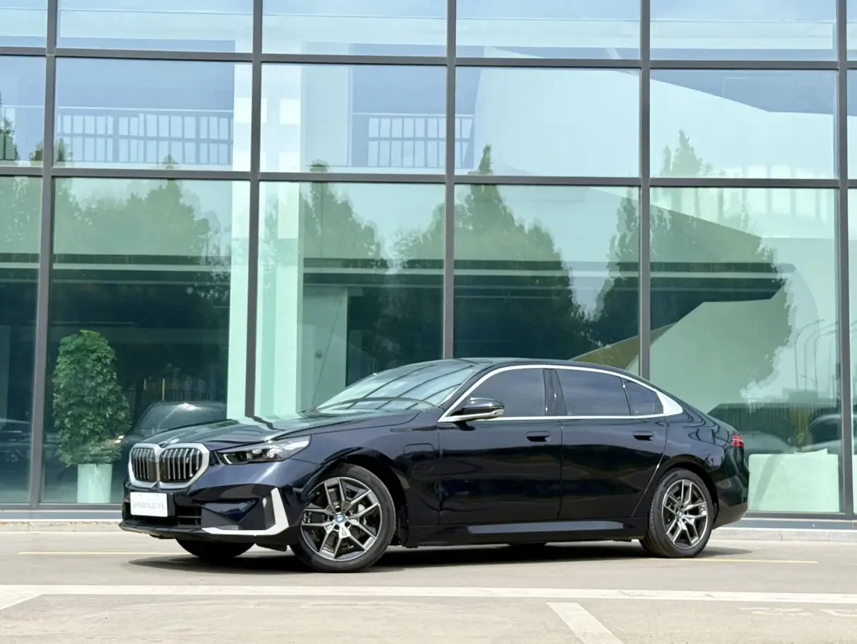 BMW i5