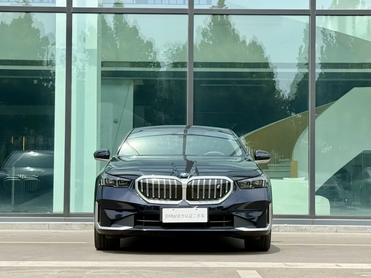 BMW i5