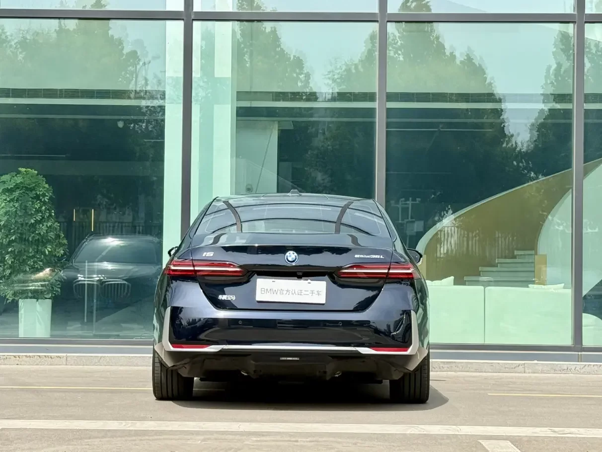 BMW i5