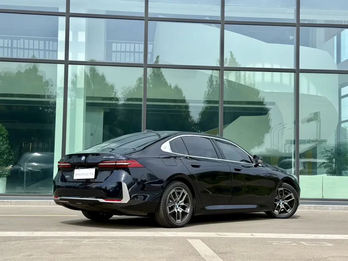 BMW i5