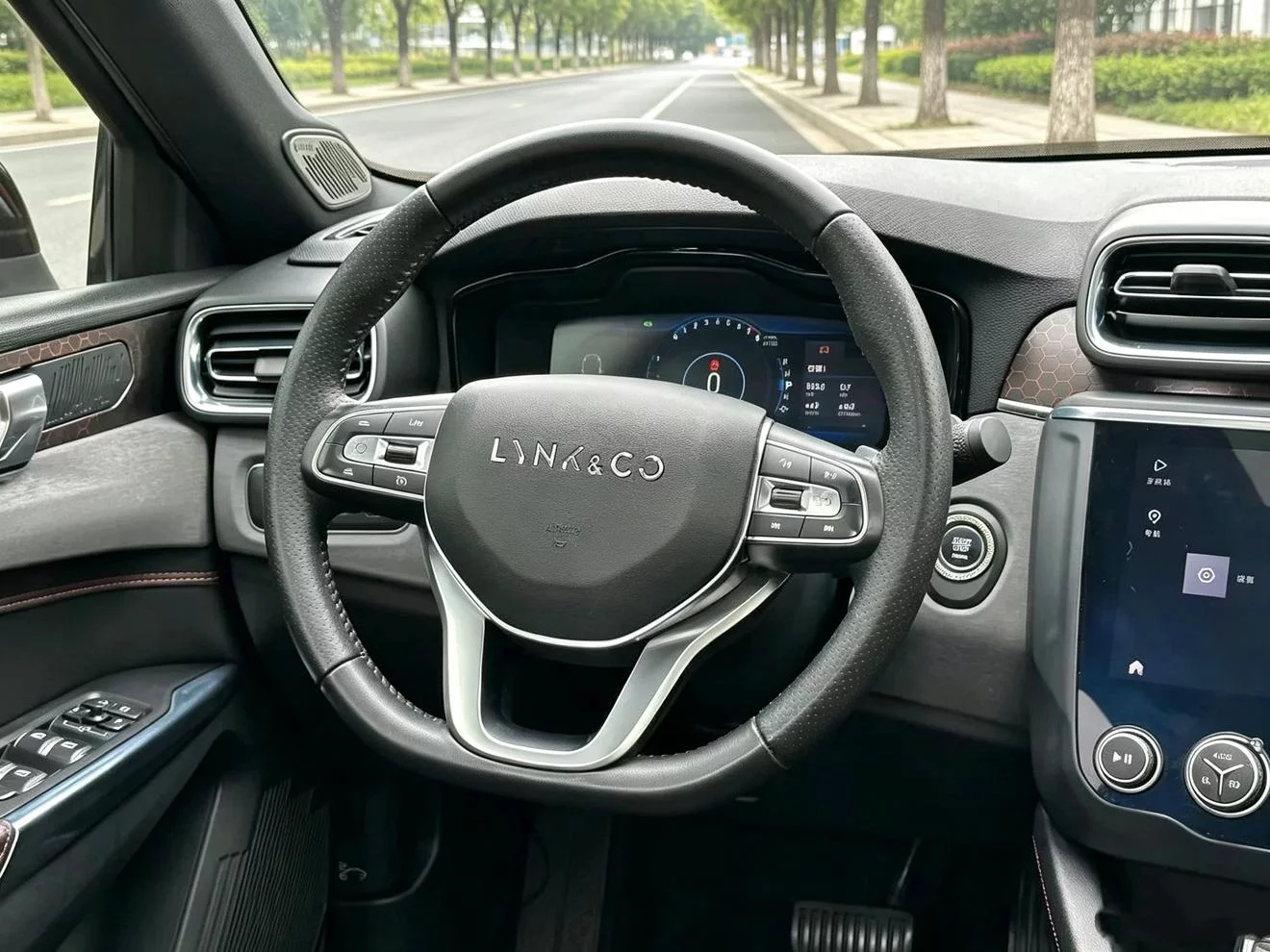 Lynk & Co 03