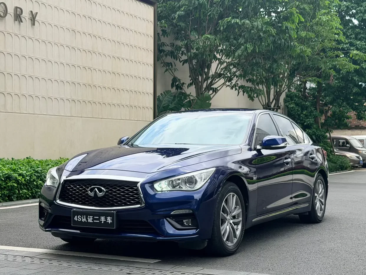 Infiniti Q50L