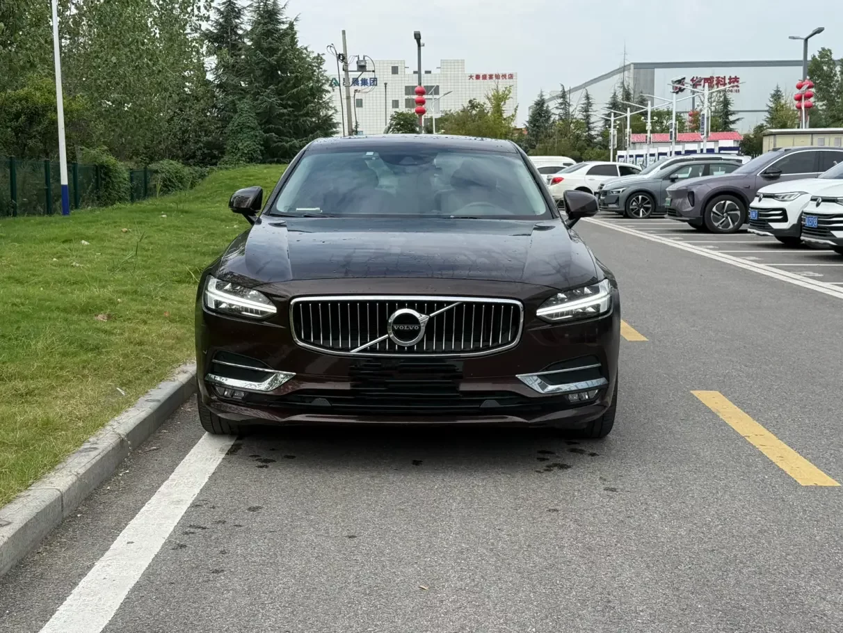 Volvo S90