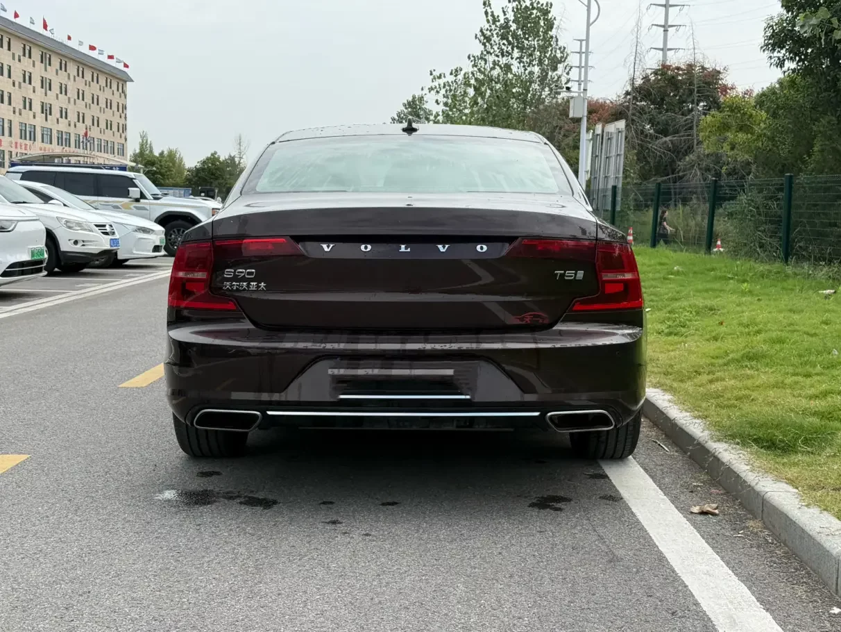 Volvo S90