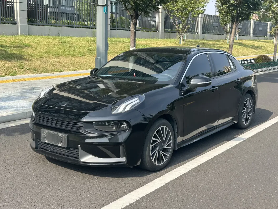 Lynk & Co 03