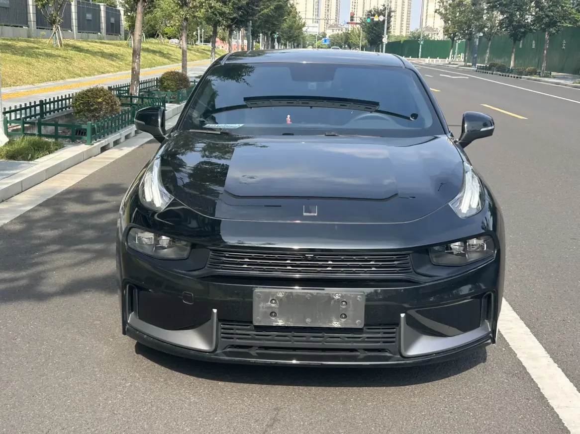 Lynk & Co 03